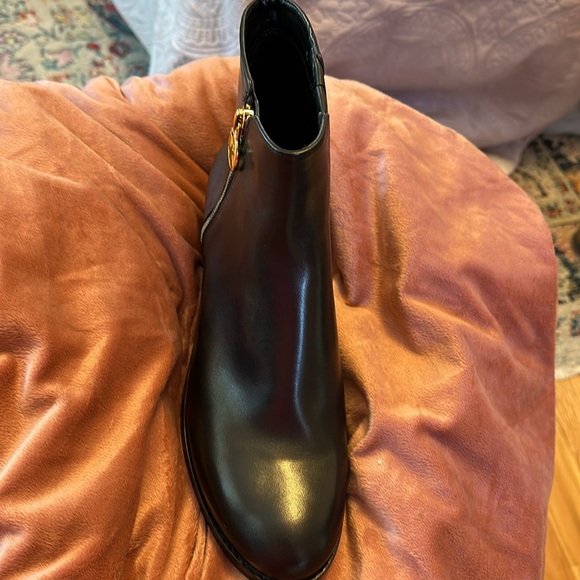NIB Black Leather Michael Kors Zipper Booties - Picture 3 of 4